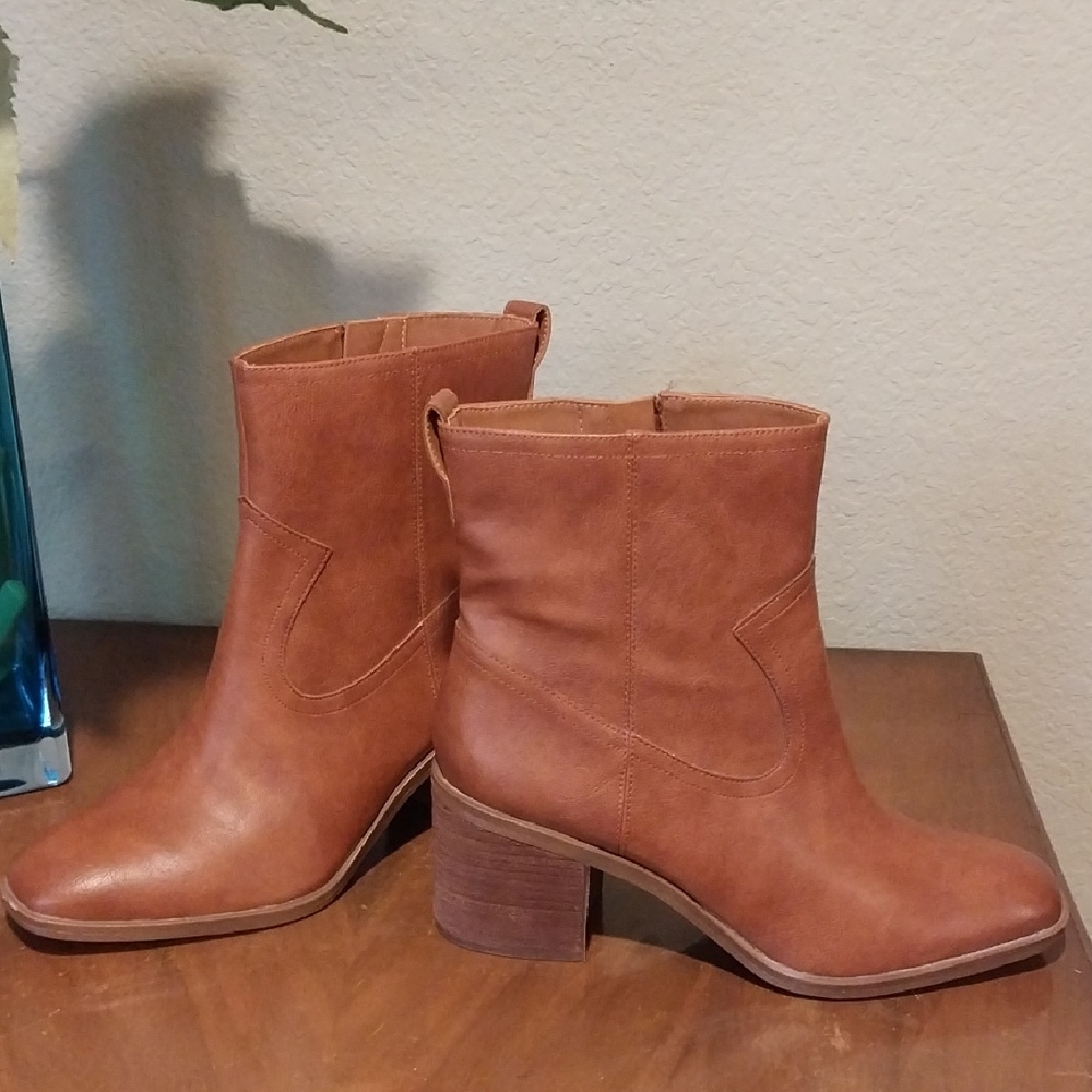 Zodiac "Lovie" Brown Ankle Boots